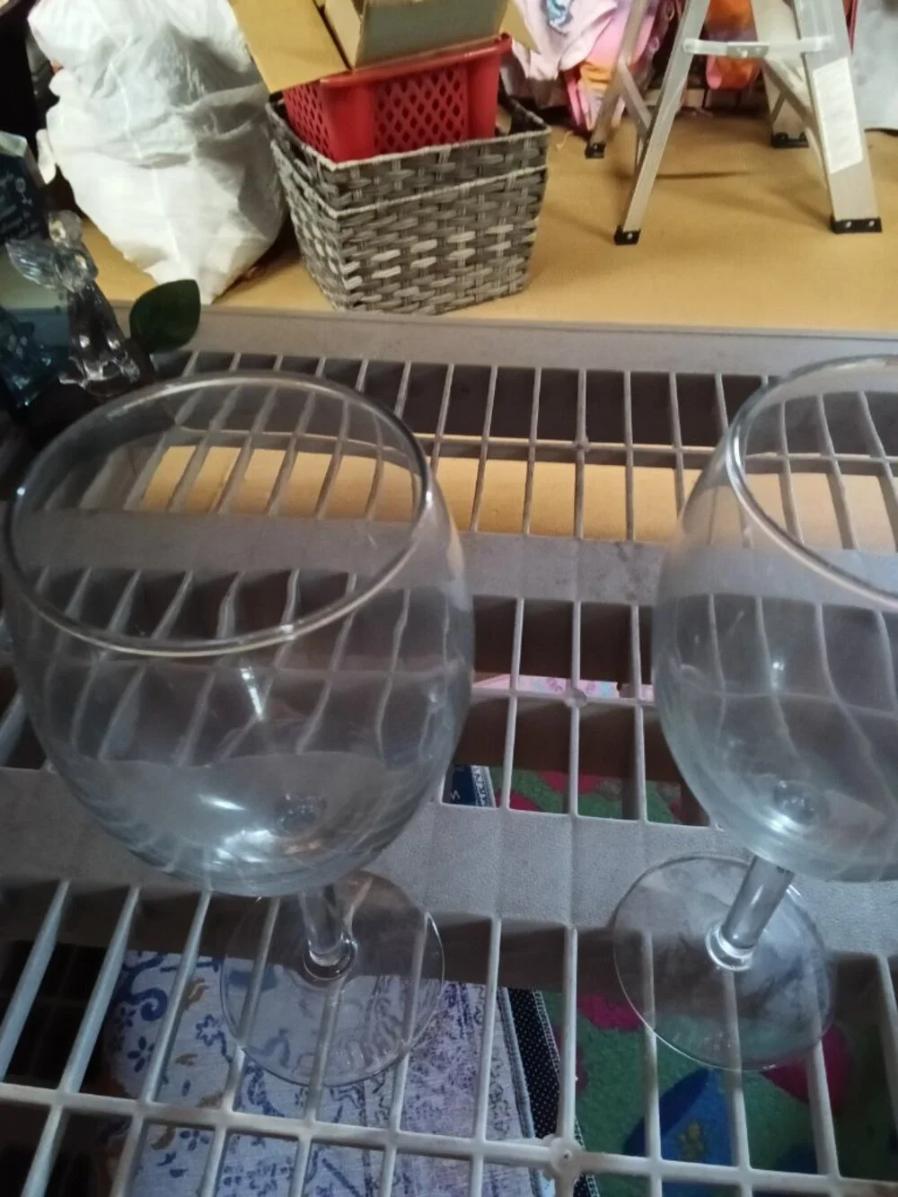 Set of 2 Clear Glass Wine Goblets
